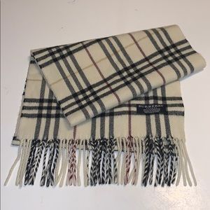 Burberry cashmeres scarf